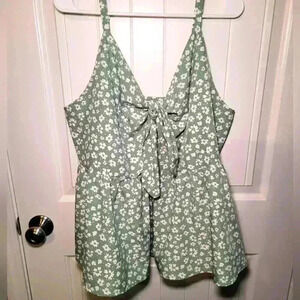 bloomchic high low top with tie knot in the front size 18